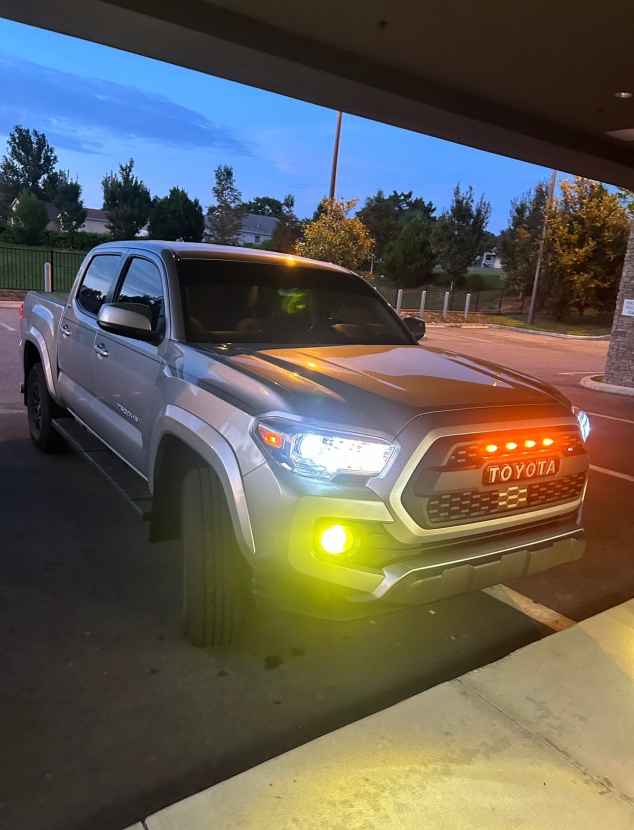 Tacoma TRD Grille 2016-2023 with raptor lights